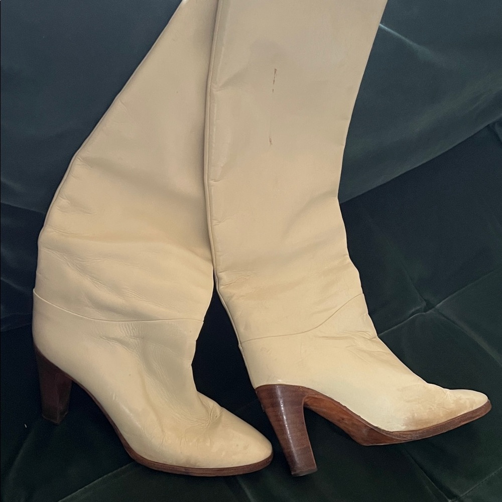 Elegant Cream Leather Vintage Italian Boots